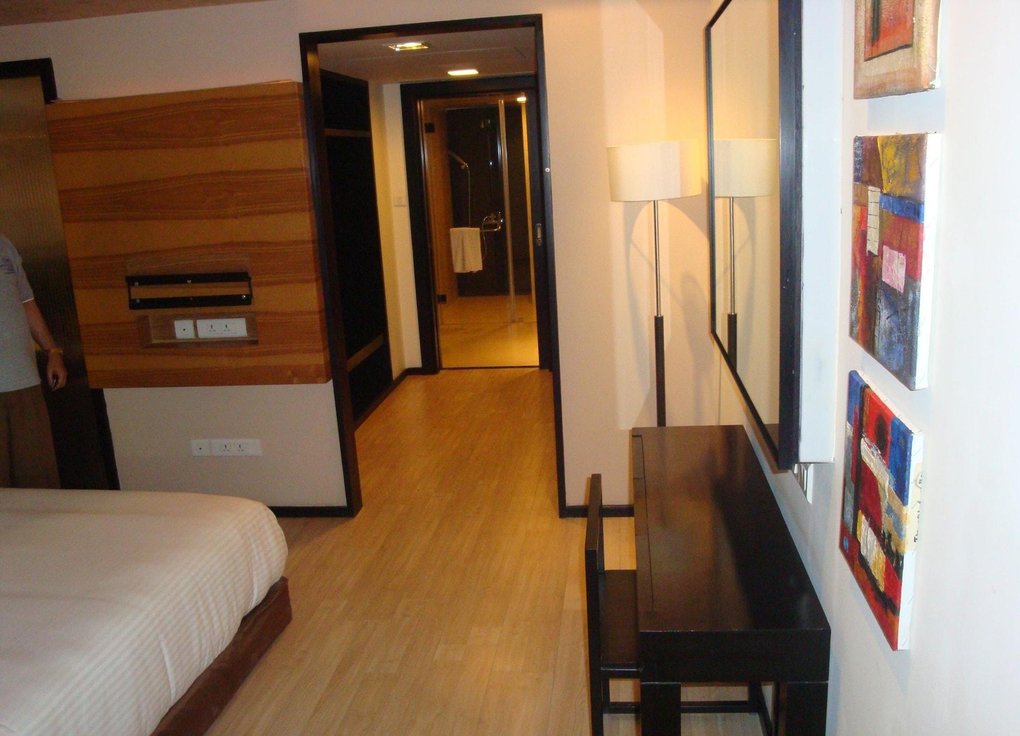 Davanam Sarovar Portico Suites Bangalore Esterno foto