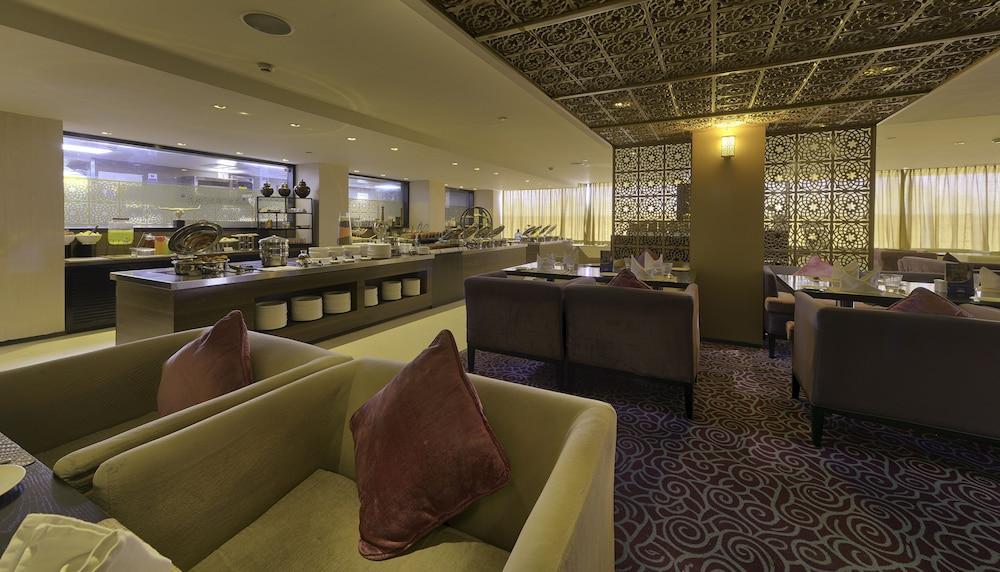 Davanam Sarovar Portico Suites Bangalore Esterno foto
