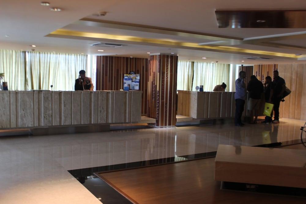 Davanam Sarovar Portico Suites Bangalore Esterno foto