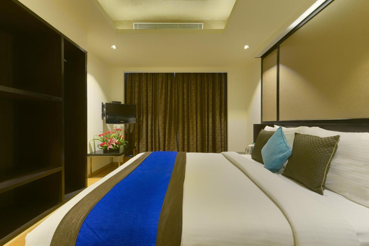 Davanam Sarovar Portico Suites Bangalore Esterno foto